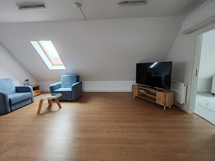 Apartament cu 4 camere decomandat în Central