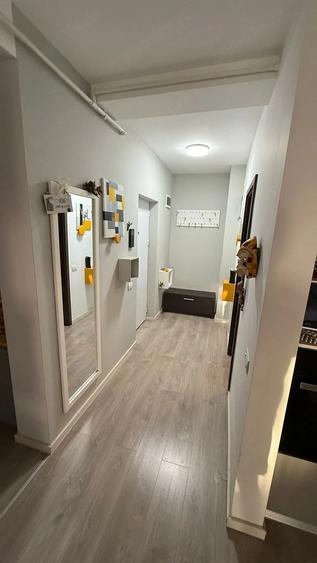 Apartament cu 3 camere decomandat, mobilat în Girocului