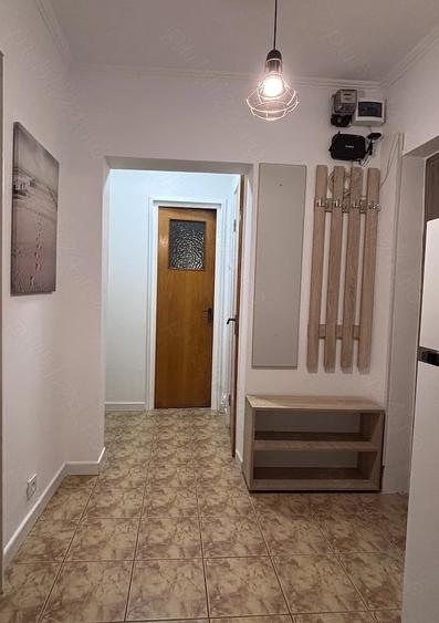 Apartament cu 2 camere decomandat, mobilat în Titan