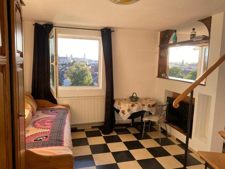 Apartament cu 3 camere decomandat, mobilat în Central