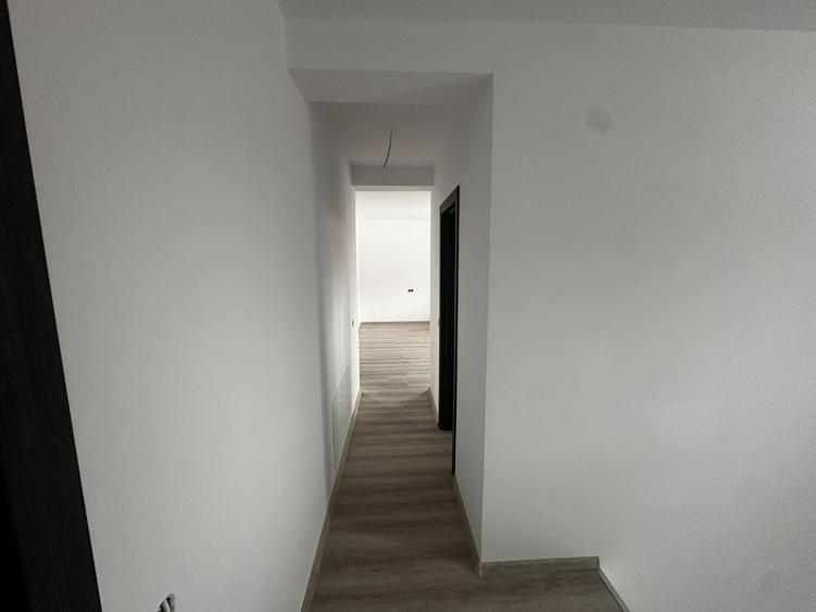 Duplex cu 5 camere cu Canalizare în Exterior Vest