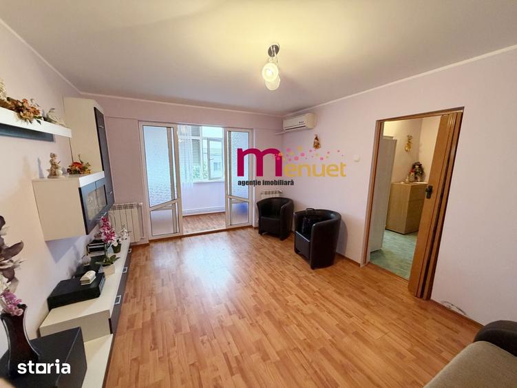 Apartament cu 3 camere semidecomandat în Central
