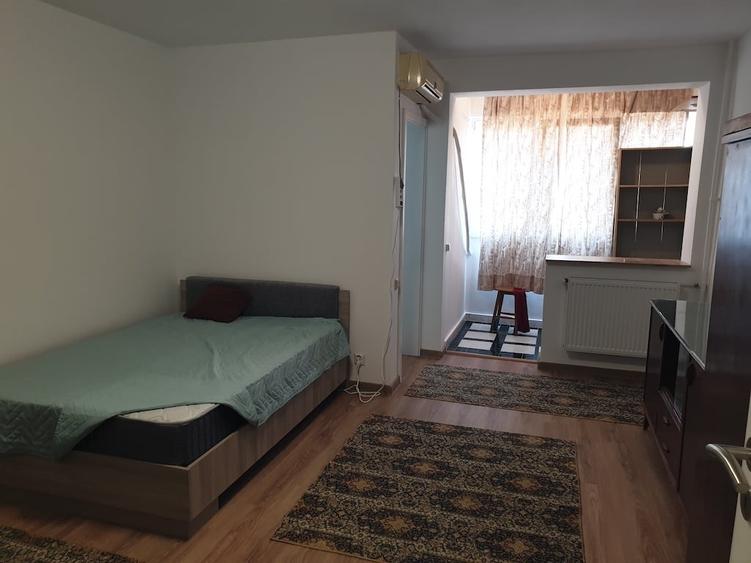 Garsonieră semidecomandată în Est