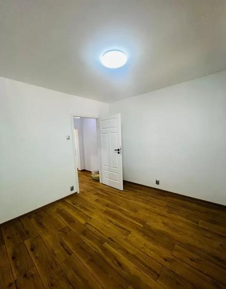 Apartament cu 4 camere decomandat în Tineretului