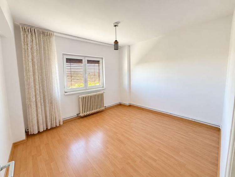 Apartament 3 camere de vânzare | Cetate | Etaj 3 | 2 băi | Balcon | Boxă - 2