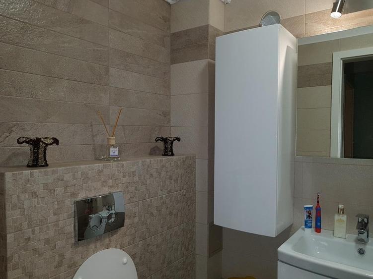 Apartament cu 3 camere semidecomandat în Lacul Morii