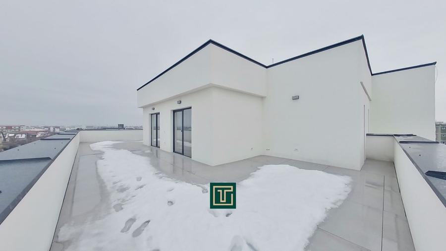Penthouse cu 3 camere semidecomandat în Miorița