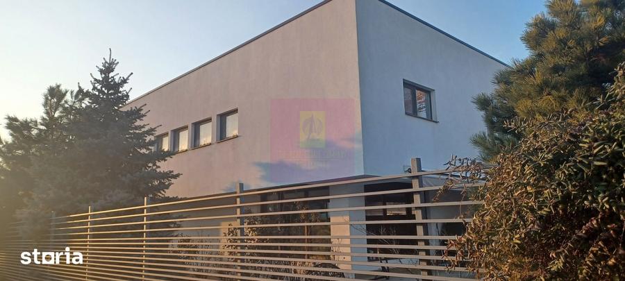 Casă cu 6 camere cu Teren 508 Mp în Săbăreni