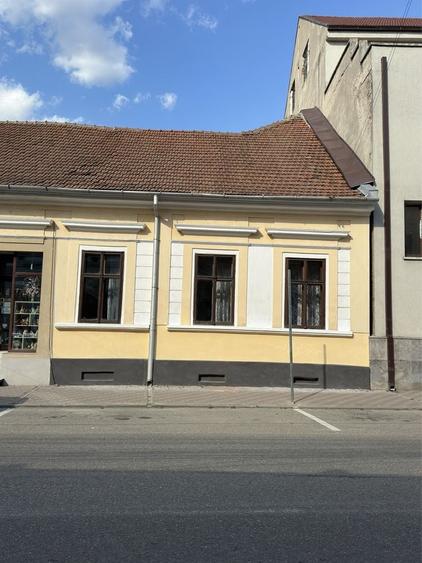 Casă cu 4 camere în Central