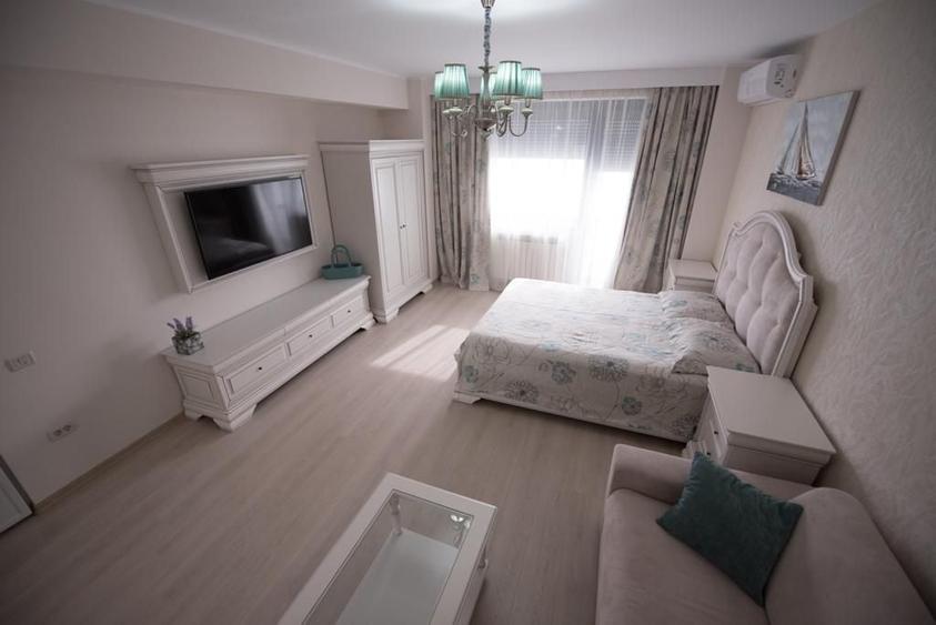Apartament cu 3 camere decomandat, mobilat în Central