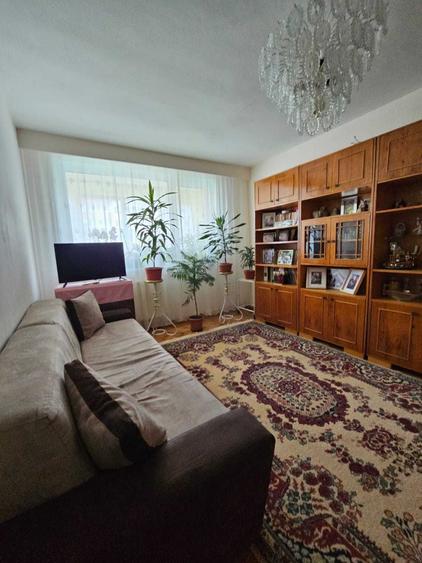 Apartament cu 3 camere decomandat în Micro 4