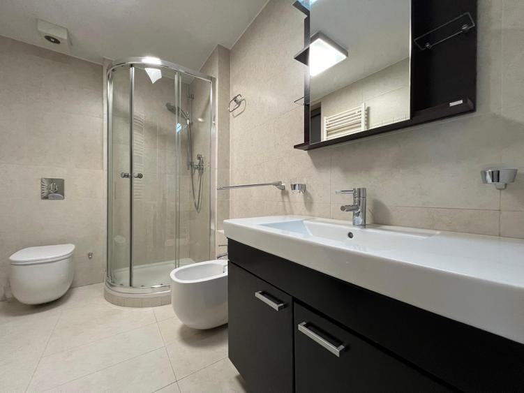 Apartament cu 3 camere semidecomandat, mobilat în P-ța Dorobanți