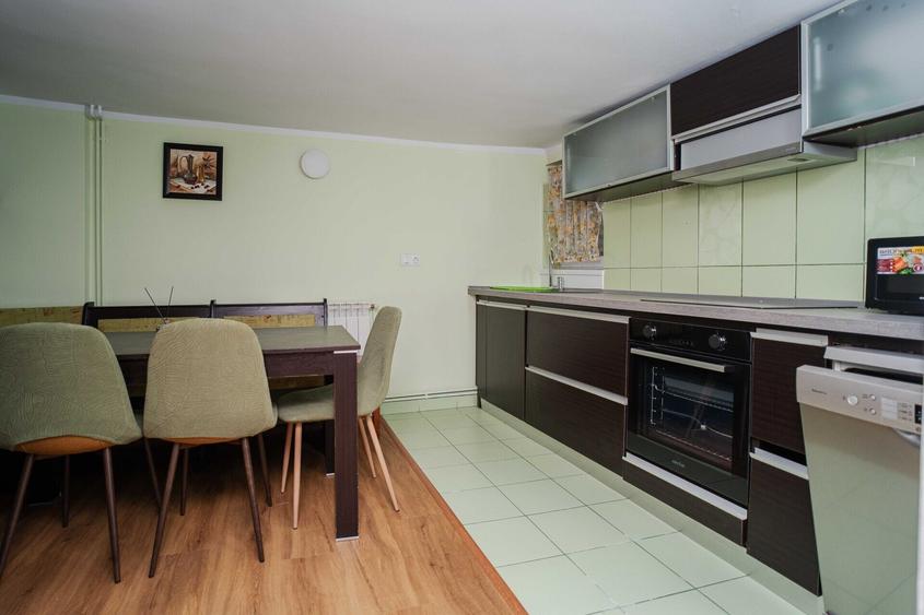 Apartament cu 3 camere decomandat, mobilat în Central