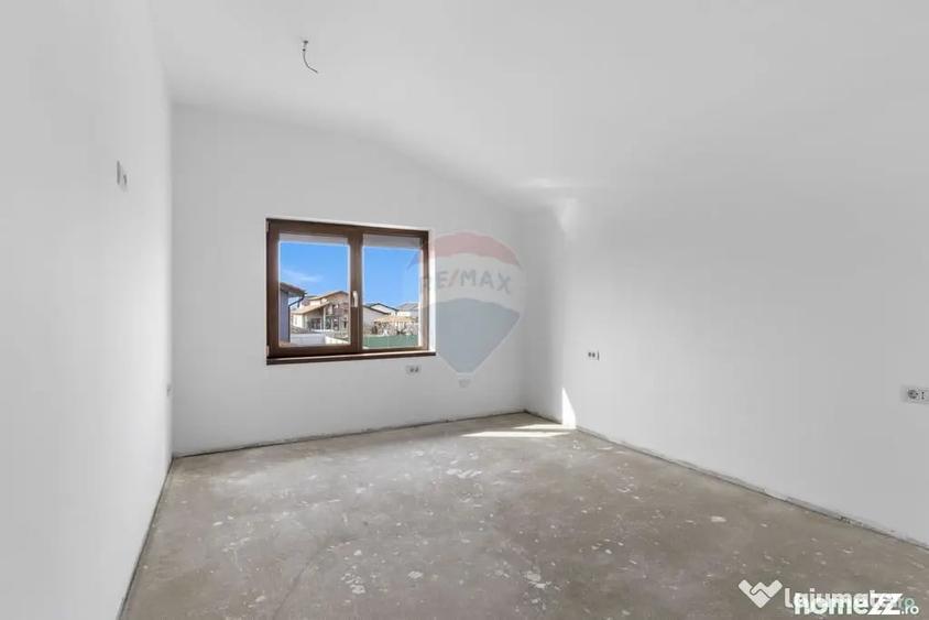 Casă cu 7 camere cu Teren 437 Mp în Livada