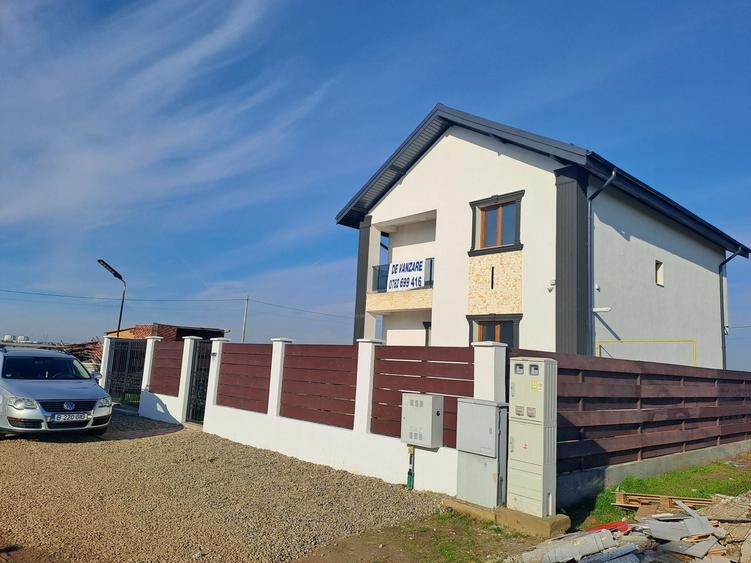 Casă cu 4 camere în Pantelimon