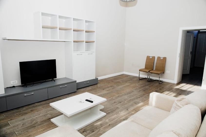 Apartament cu 2 camere semidecomandat, mobilat în Sinaia