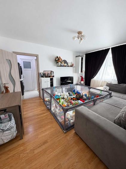 Apartament cu 3 camere semidecomandat în Central
