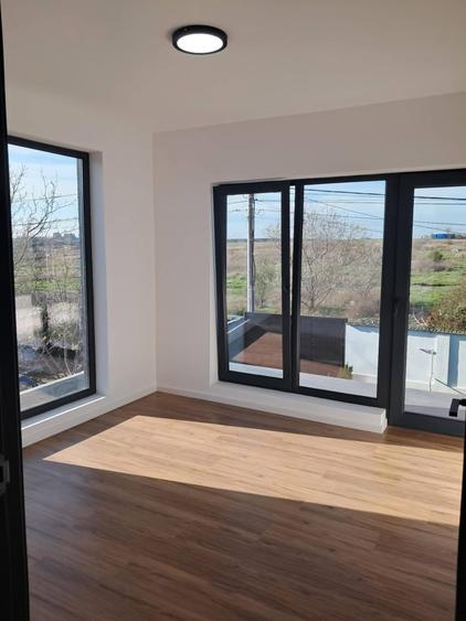 Casă cu 4 camere cu Teren 200 Mp în Est