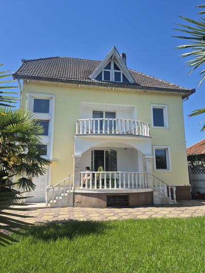 Casă cu 4 camere în Exterior Vest