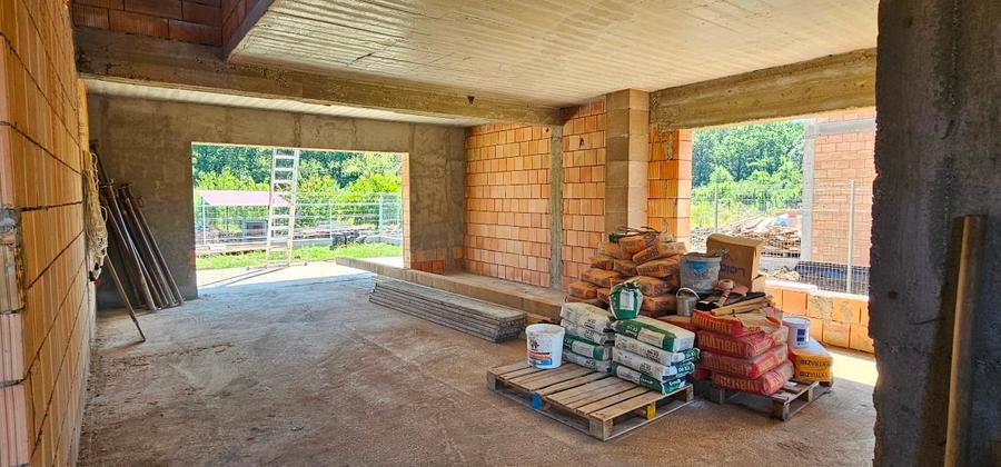Casă individuală cu 3 camere cu Canalizare în Corunca