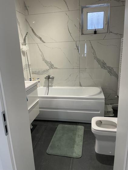 Casă cu 4 camere decomandat în Central