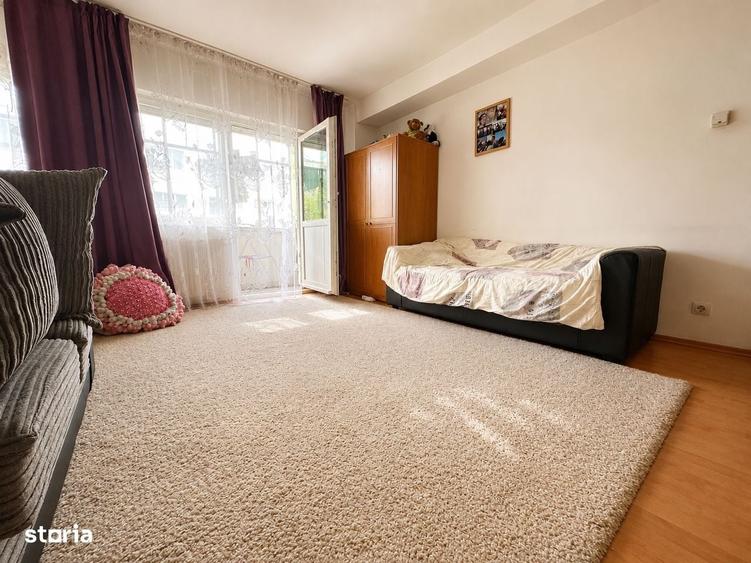 Apartament cu 3 camere decomandat în Noua