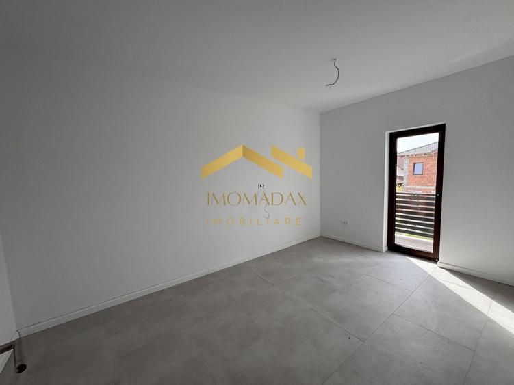 Casă individuală cu 4 camere cu Canalizare în Utvin