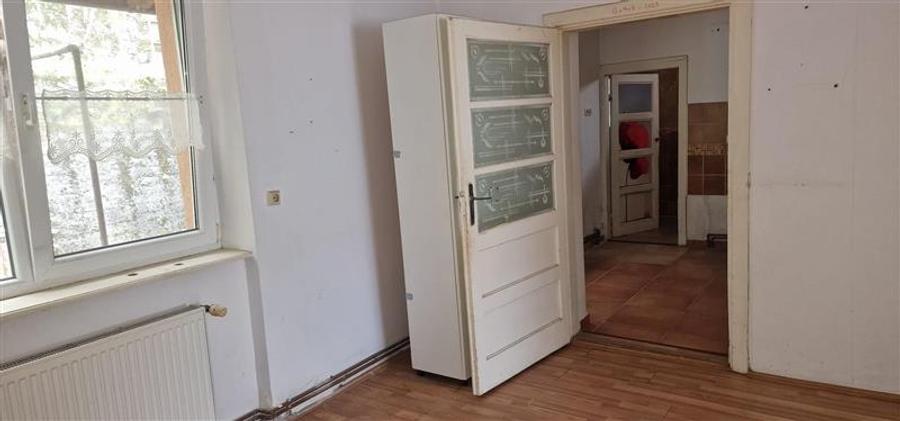 Casă individuală cu 10 camere cu Canalizare în Muncitoresc