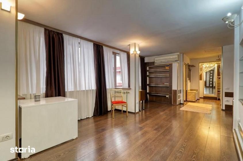 Apartament cu 5 camere decomandat în Grivița