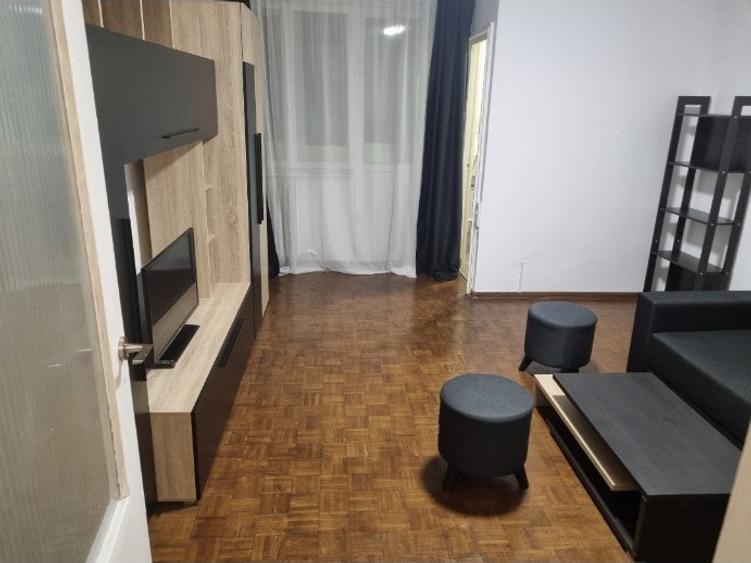Garsonieră decomandată în Rogerius