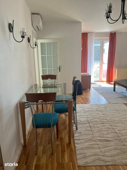 Apartament cu 3 camere semidecomandat în Aviatorilor