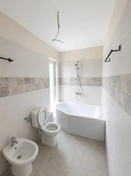 Casă cu 3 camere cu Teren 220 Mp în Central