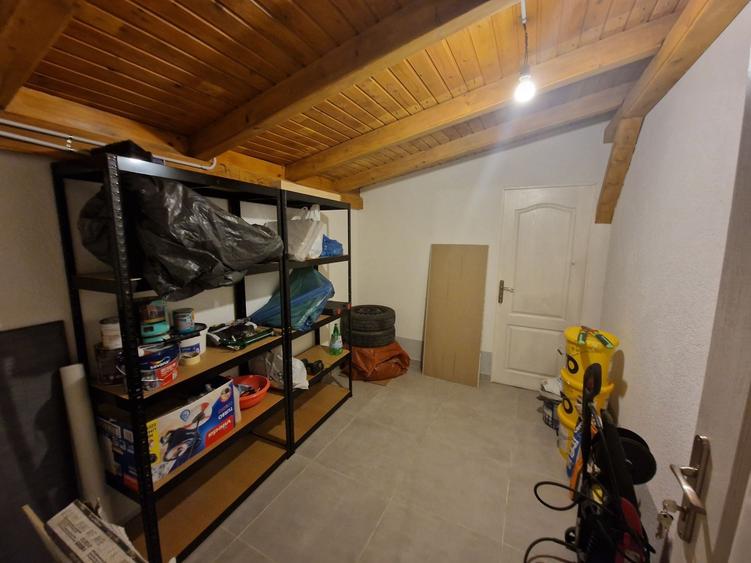 Casă cu 3 camere în Beba Veche