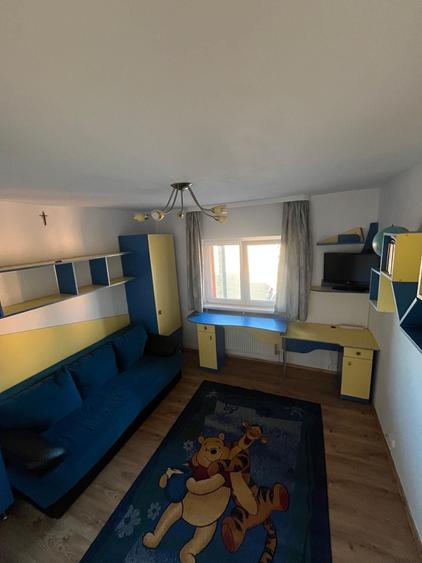 Apartament cu 3 camere decomandat în Hărmanului