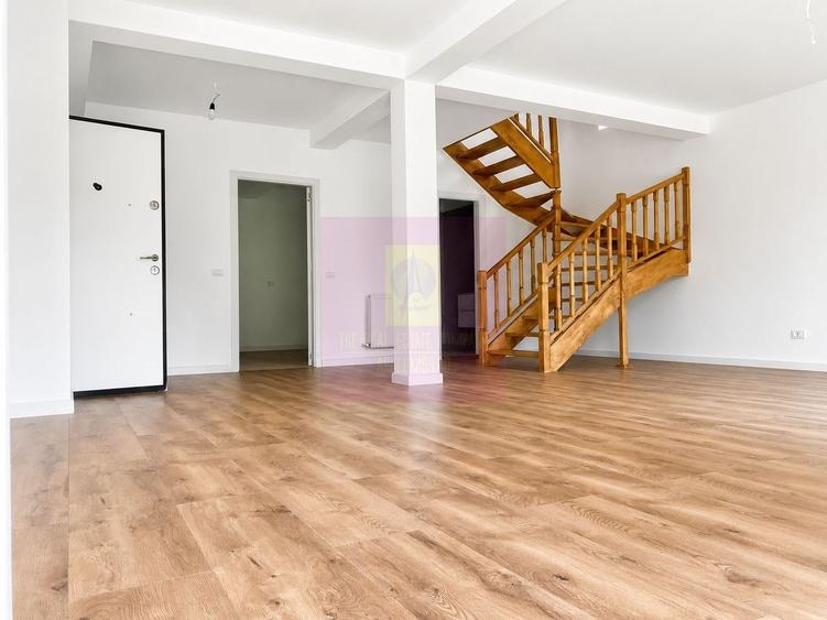Duplex cu 4 camere cu Canalizare în Mogoșoaia