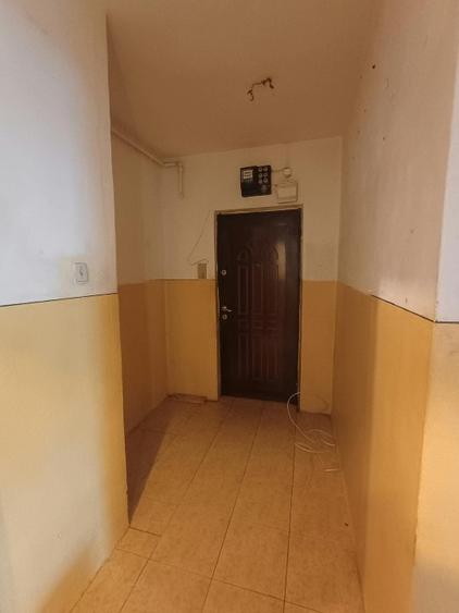 Apartament cu 3 camere decomandat în Giurgiului