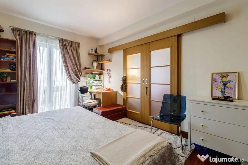 Apartament cu 3 camere semidecomandat în Ștefăneștii de Jos