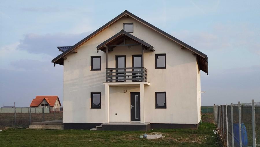 Casă cu 4 camere în Ghercești