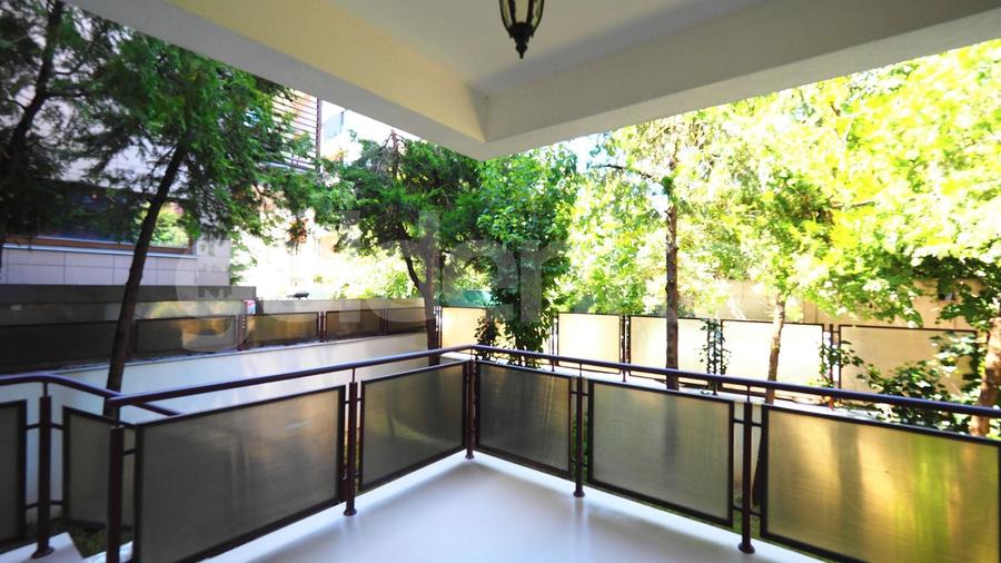 Apartament cu 3 camere decomandat în Herăstrău