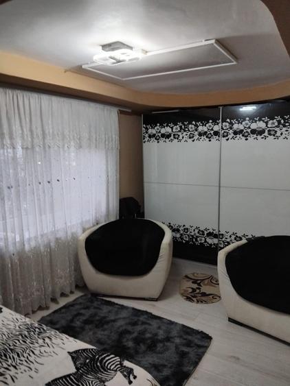 Casă individuală cu 5 camere cu Teren 841 Mp în Central