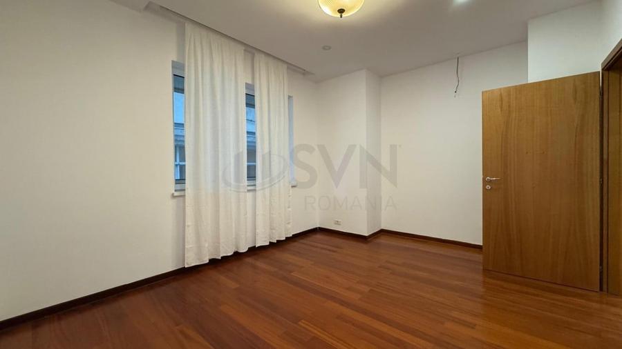 Apartament cu 5 camere decomandat în Primăverii