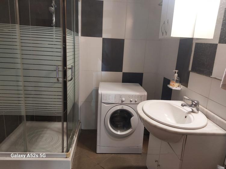 Casă individuală cu 5 camere cu Canalizare în Bucureștii Noi