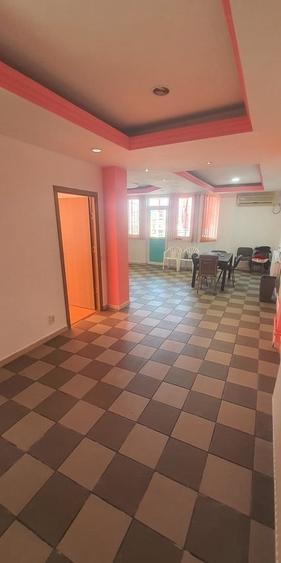 Apartament cu 4 camere semidecomandat, mobilat în Fundeni