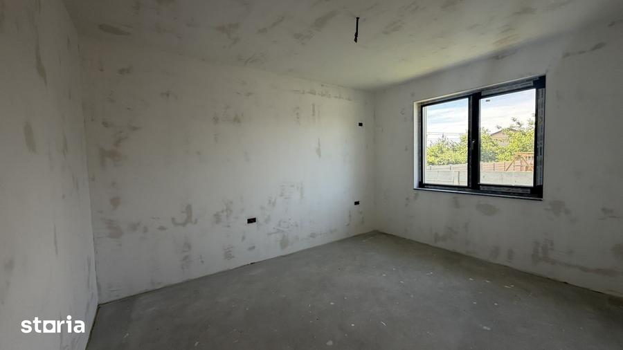 Casă cu 4 camere cu Teren 400 Mp în Domnești