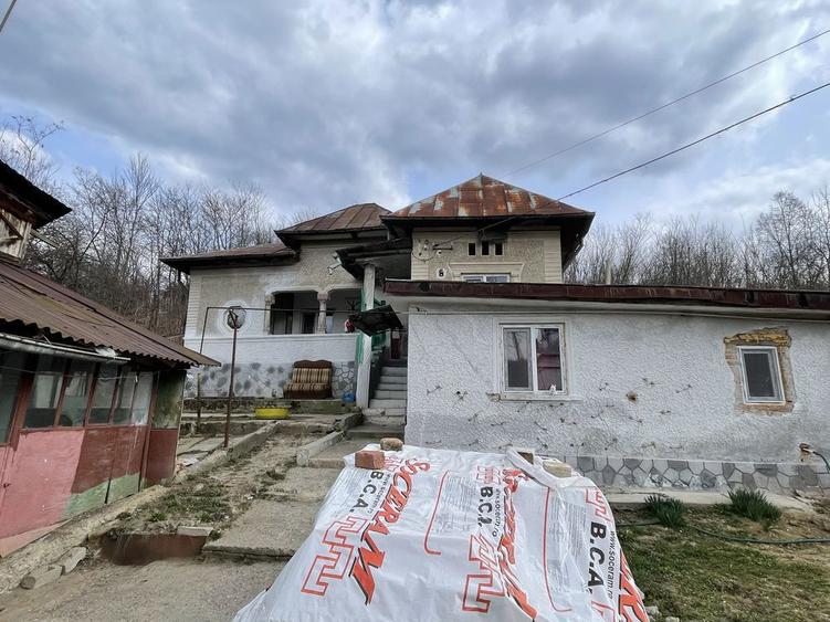 Casă cu 3 camere în Răzvad