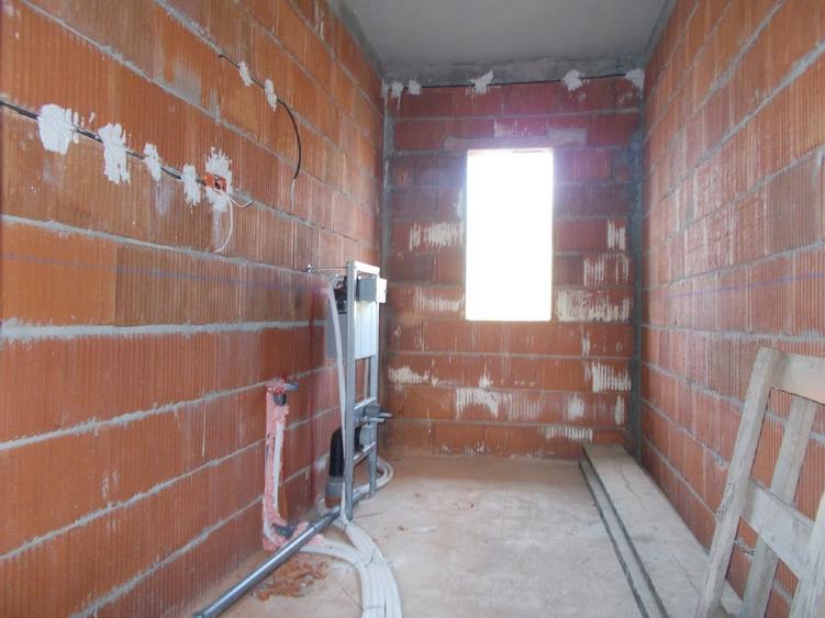 Casă individuală cu 3 camere cu Teren 600 Mp în Parța