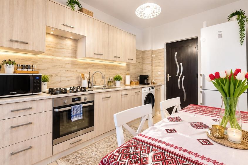 Apartament cu 3 camere decomandat în Rediu