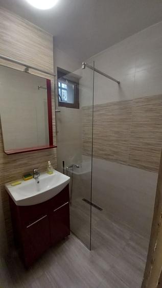 Apartament cu 3 camere semidecomandat în Obor