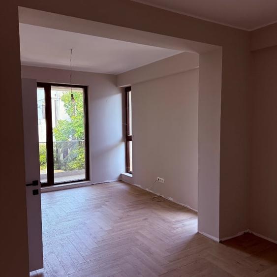 Casă individuală cu 5 camere cu Canalizare în Central