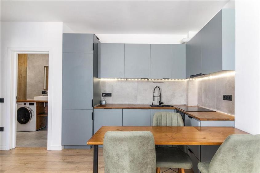 Apartament cu 2 camere semidecomandat, mobilat în Mărăști